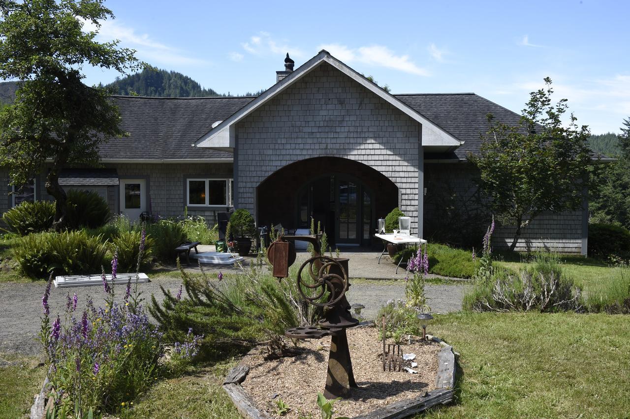Lucky Mud Inn And Disc Golf Resort Skamokawa 外观 照片